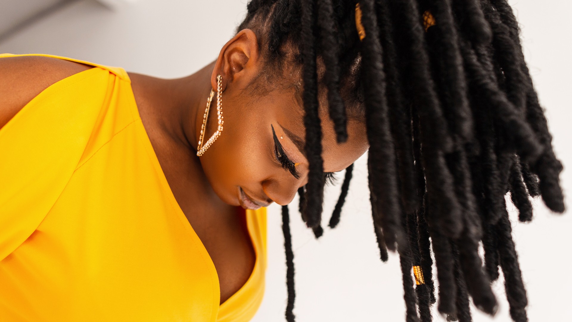 You Don’t Have to Cut Your Locs to Get Rid of Lice
